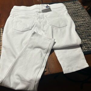 Time and Tru Capris White Size M 8/10 NWT